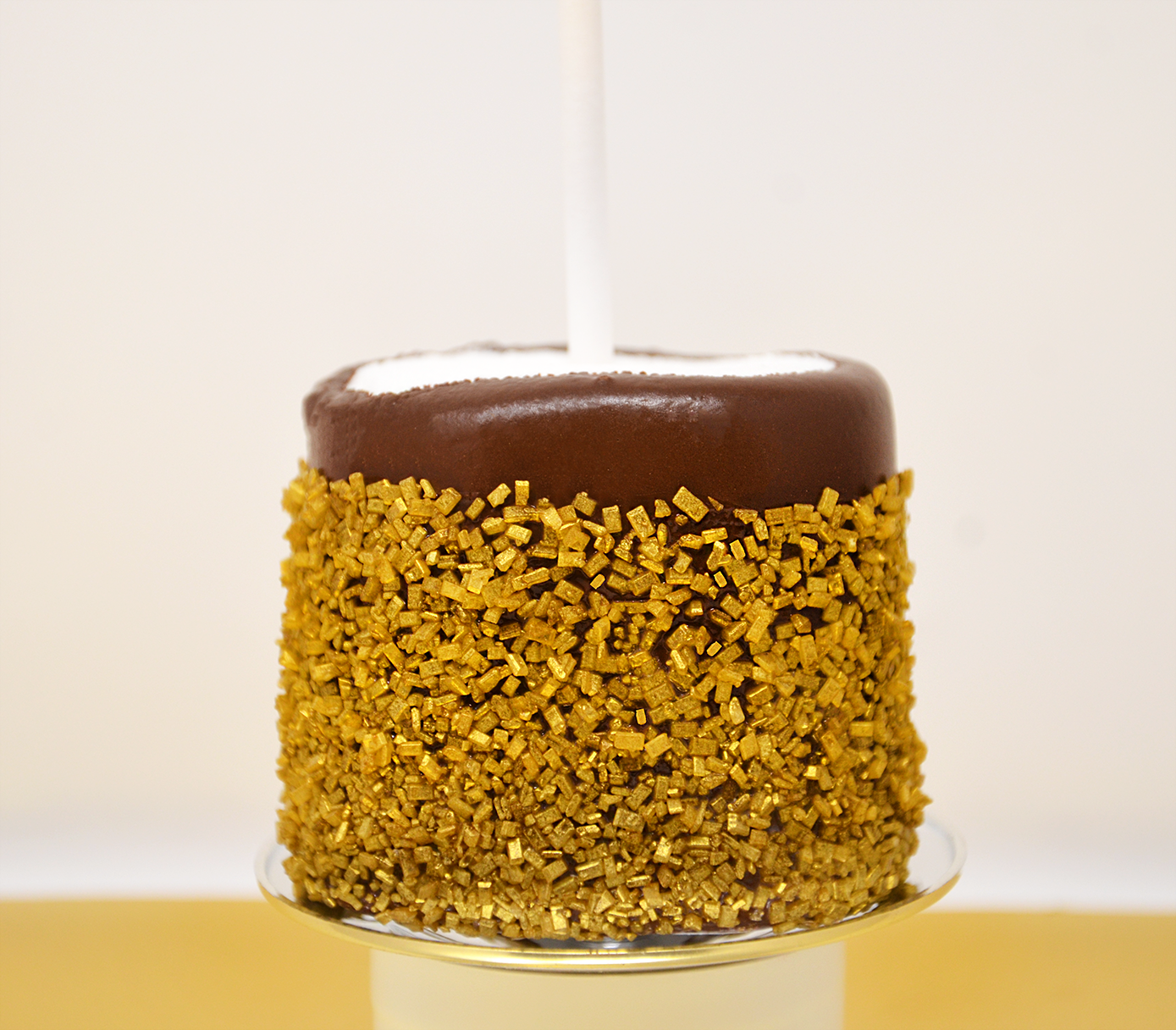Load image into Gallery viewer, Dreaming of a White Christmas in Gold Sprinkle Decorating Kit 7 oz.
