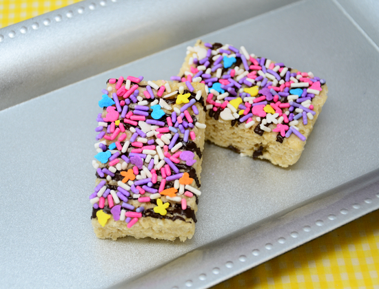 Cozy Cottontail Sprinkle Mix 3.3oz Bottle